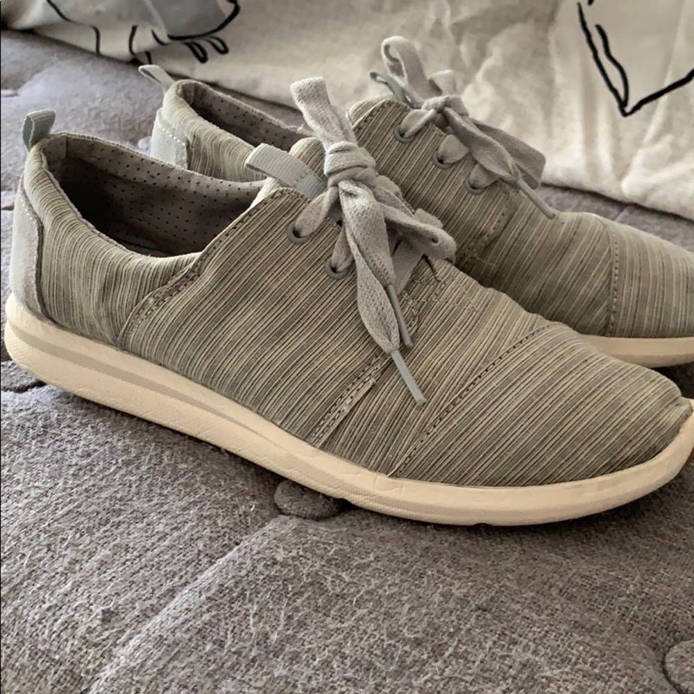 Toms